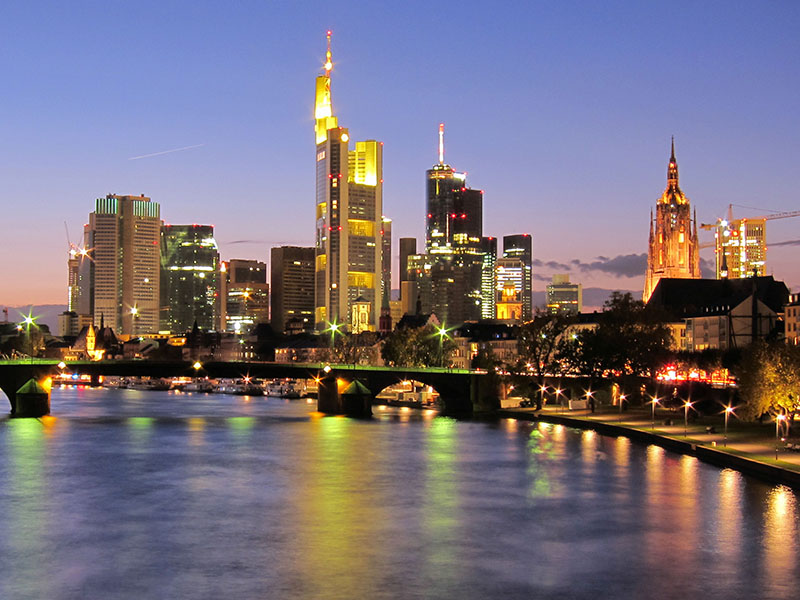 Frankfurt-Mainufer-Skyline