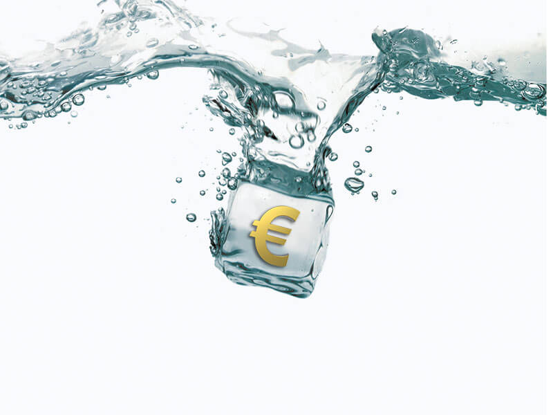 Einwürfel-Eurozeichen-Wasserglas